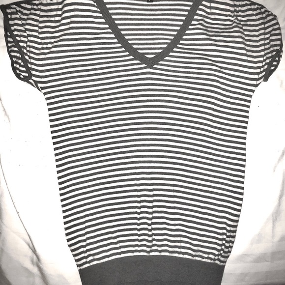 2/$15🆑LIKE 🆕 Express Gray Stripe V-Neck Sweater - Picture 7 of 10